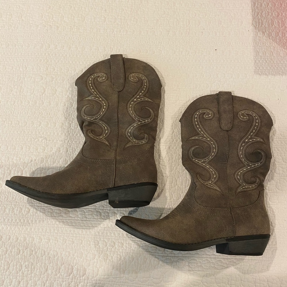 Suade Cowgirl boots